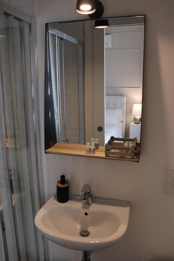 Four Lions Villa Guesthouse Pisa Bagian luar foto