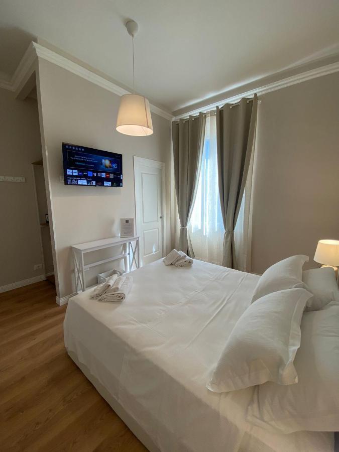 Four Lions Villa Guesthouse Pisa Bagian luar foto