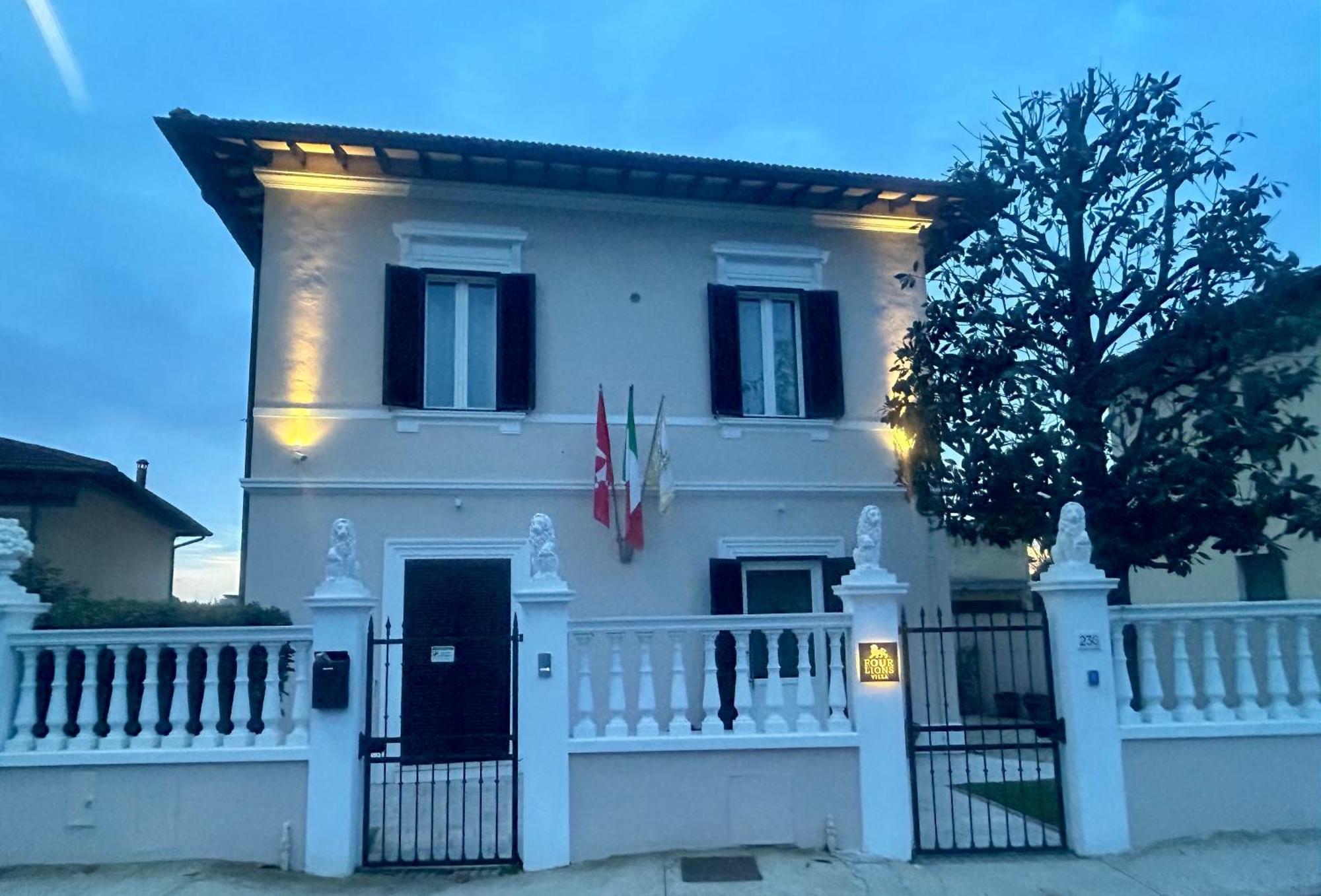 Four Lions Villa Guesthouse Pisa Bagian luar foto